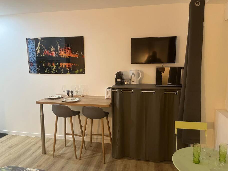 Verdi Studio Cosy Au Calme Parking Gratuit Chasse-sur-Rhône Zewnętrze zdjęcie